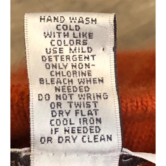 Sarah Spencer size large soft orange sweater - Picture 5 of 8